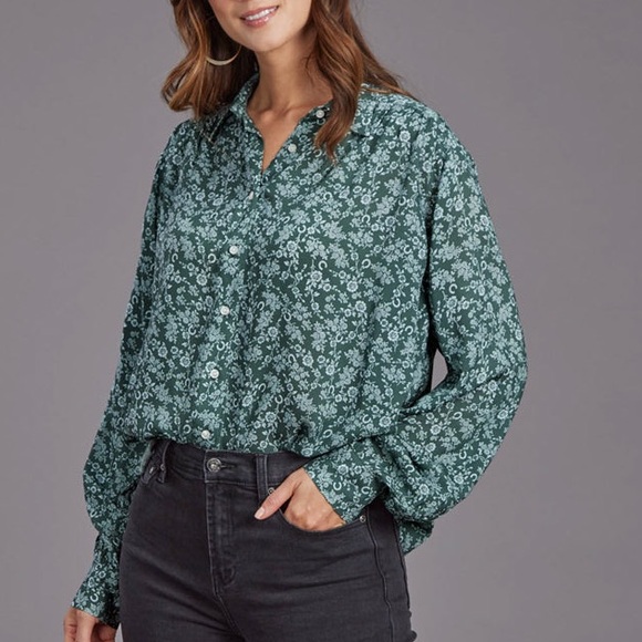 Stetson Tops - Stetson Lucky Little Floral & Horseshoe Pattern Blouse Size Small NWT